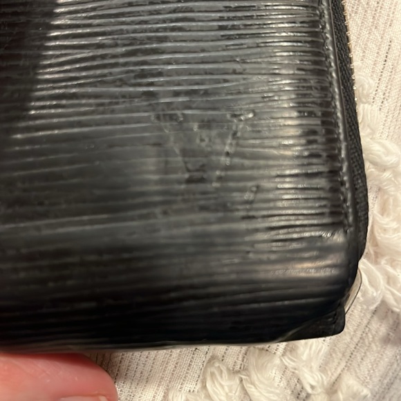 Authentic Louis Vuitton black Epi zipper wallet - Picture 2 of 8